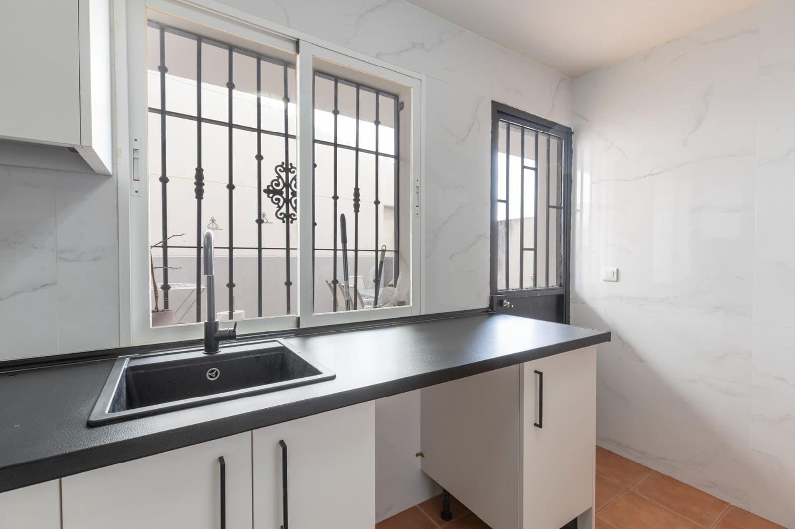 4 bedroom Villa for sale in Churriana de la Vega with garage - € 269,000 (Ref: 9690325)