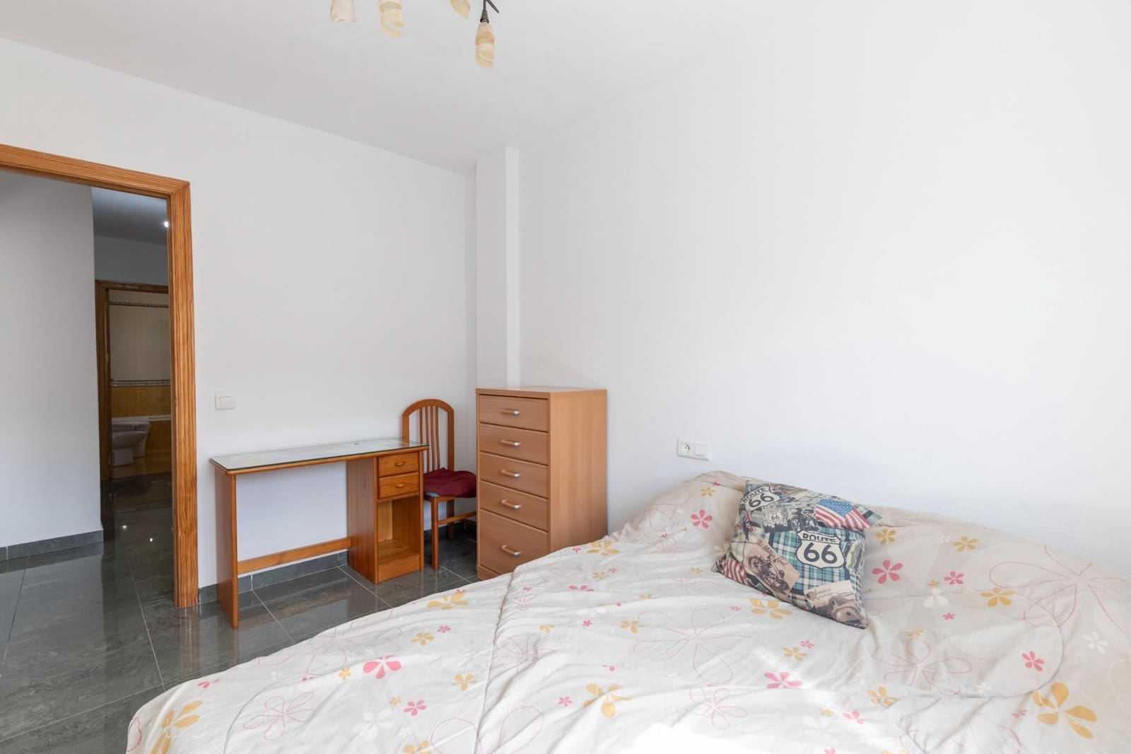 4 bedroom Villa for sale in Churriana de la Vega with garage - € 269,000 (Ref: 9690325)