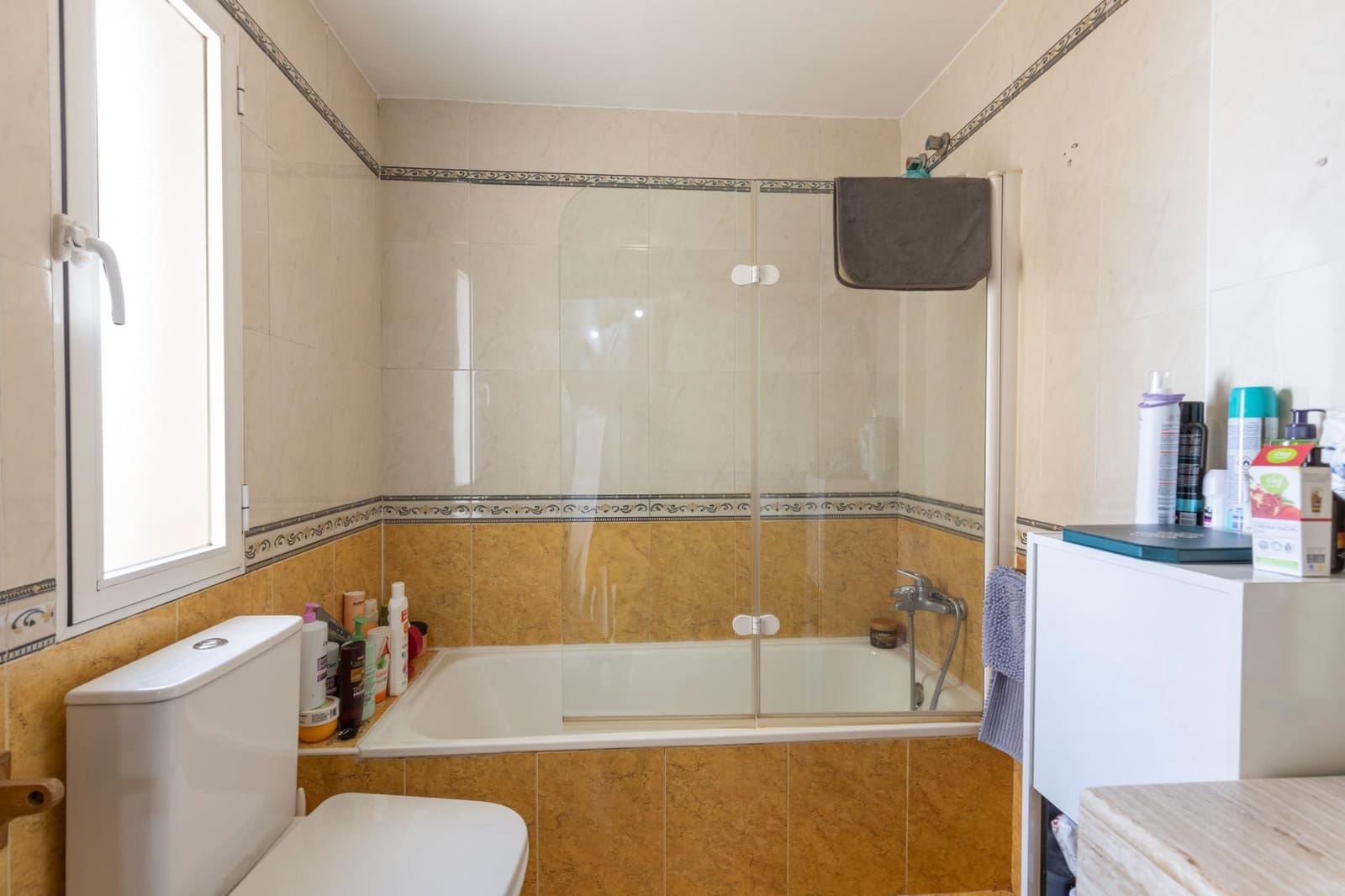 4 bedroom Villa for sale in Churriana de la Vega with garage - € 269,000 (Ref: 9690325)