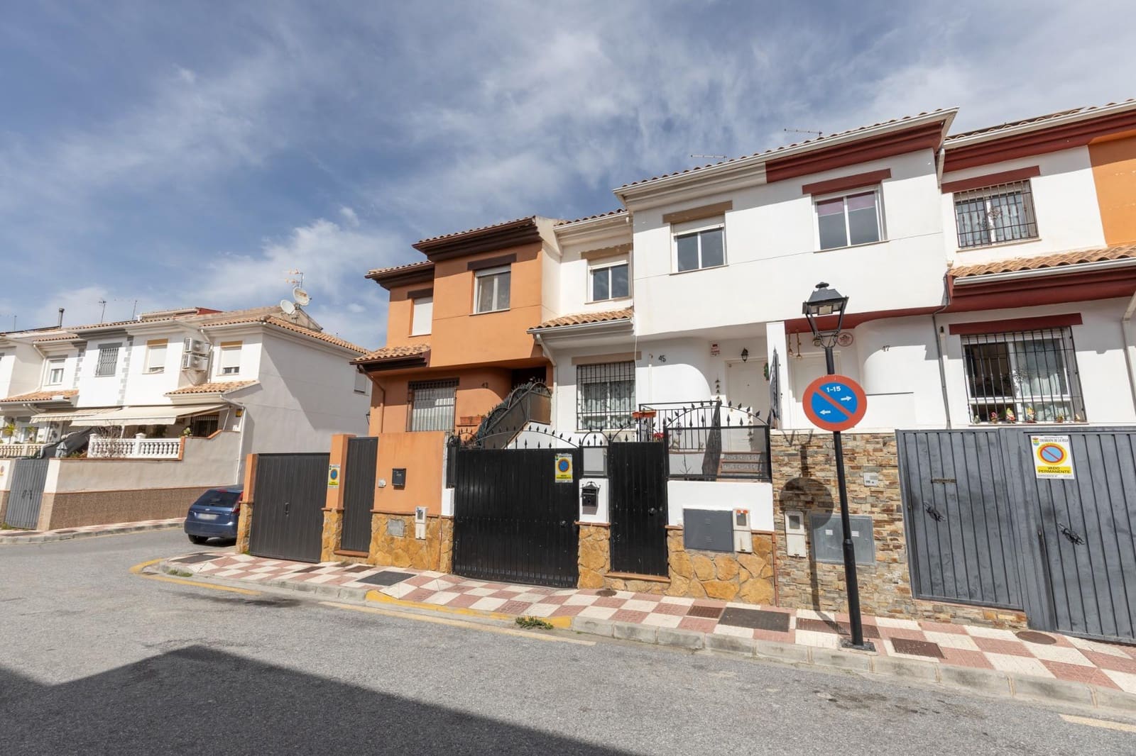 4 bedroom Villa for sale in Churriana de la Vega with garage - € 269,000 (Ref: 9690325)
