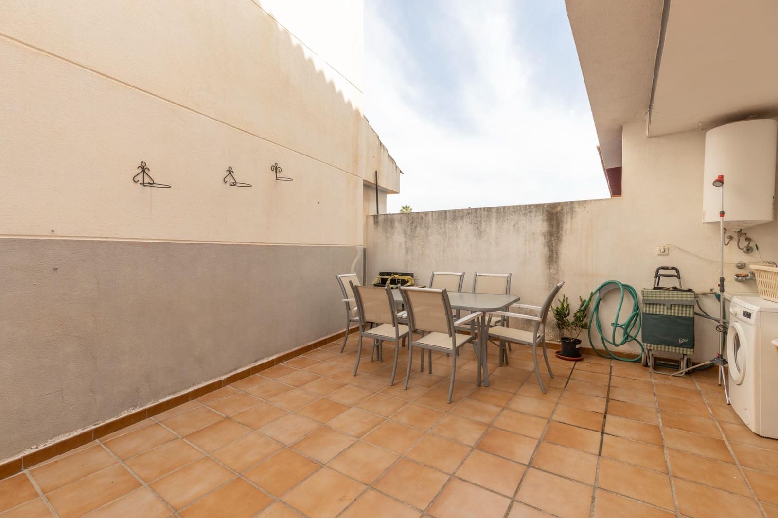 4 bedroom Villa for sale in Churriana de la Vega with garage - € 269,000 (Ref: 9690325)