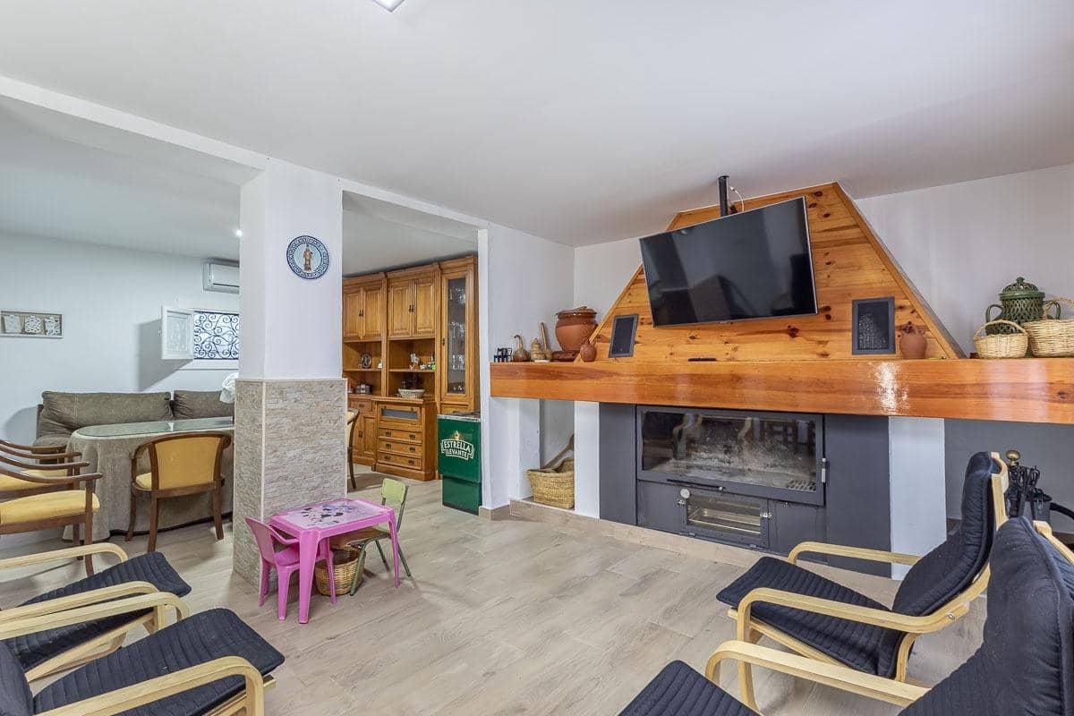 4 bedroom Finca/Country House for sale in Los Guajares with pool - € 299,900 (Ref: 9698129)