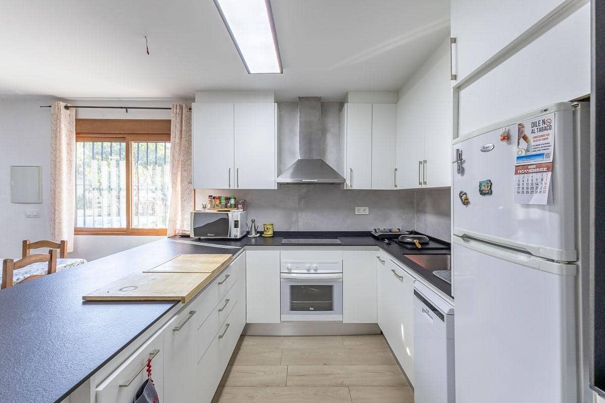 4 bedroom Finca/Country House for sale in Los Guajares with pool - € 299,900 (Ref: 9698129)