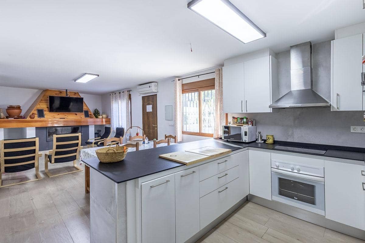 4 bedroom Finca/Country House for sale in Los Guajares with pool - € 299,900 (Ref: 9698129)