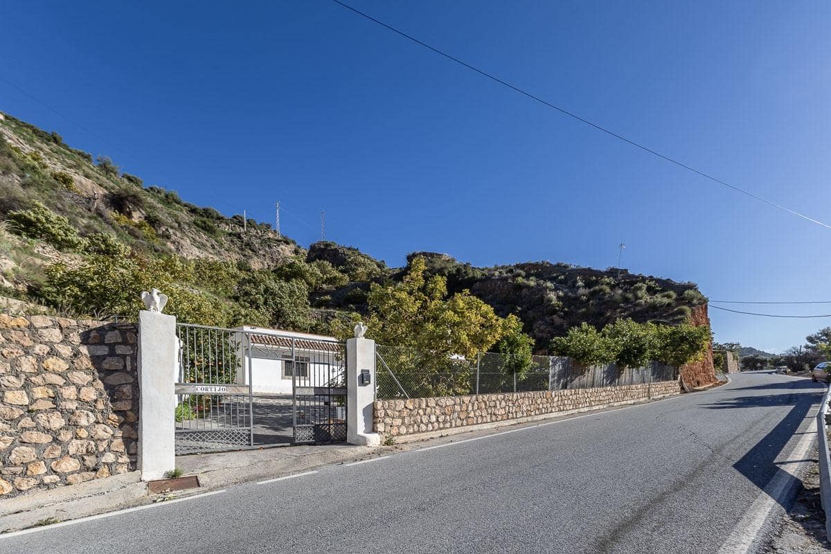 4 bedroom Finca/Country House for sale in Los Guajares with pool - € 299,900 (Ref: 9698129)