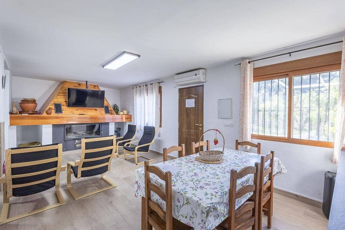 4 bedroom Finca/Country House for sale in Los Guajares with pool - € 299,900 (Ref: 9698129)