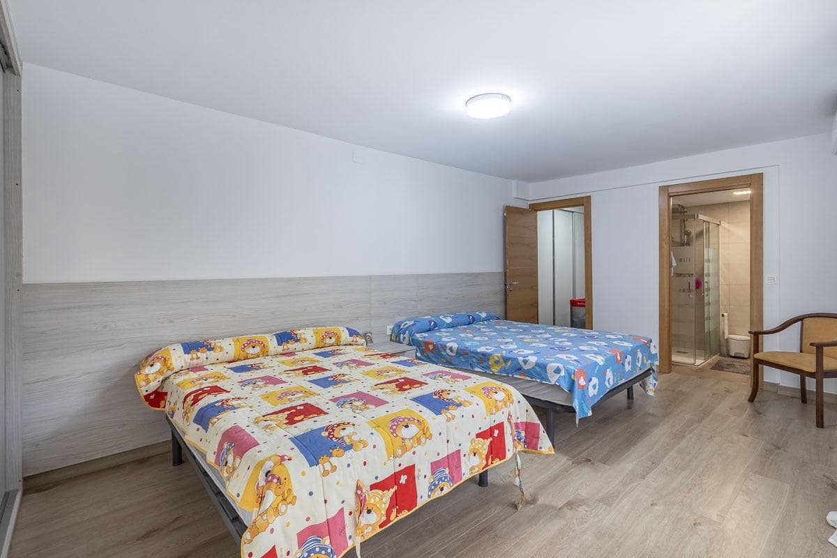 4 bedroom Finca/Country House for sale in Los Guajares with pool - € 299,900 (Ref: 9698129)