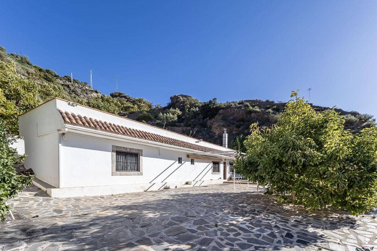 4 bedroom Finca/Country House for sale in Los Guajares with pool - € 299,900 (Ref: 9698129)