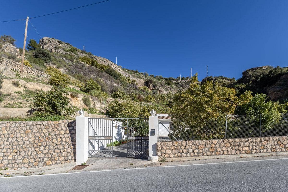 4 bedroom Finca/Country House for sale in Los Guajares with pool - € 299,900 (Ref: 9698129)