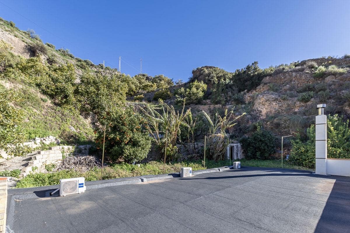 4 bedroom Finca/Country House for sale in Los Guajares with pool - € 299,900 (Ref: 9698129)