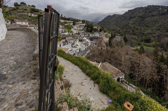 Undeveloped Land for sale in Granada city - € 230,000 (Ref: 9721734)