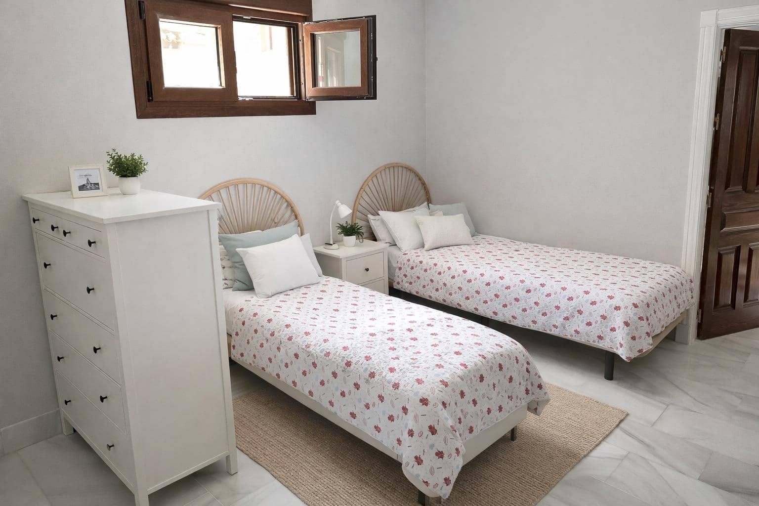 7 sypialnia Willa na sprzedaż w Otura z basenem garażem - 1 295 000 € (Ref: 9813250)