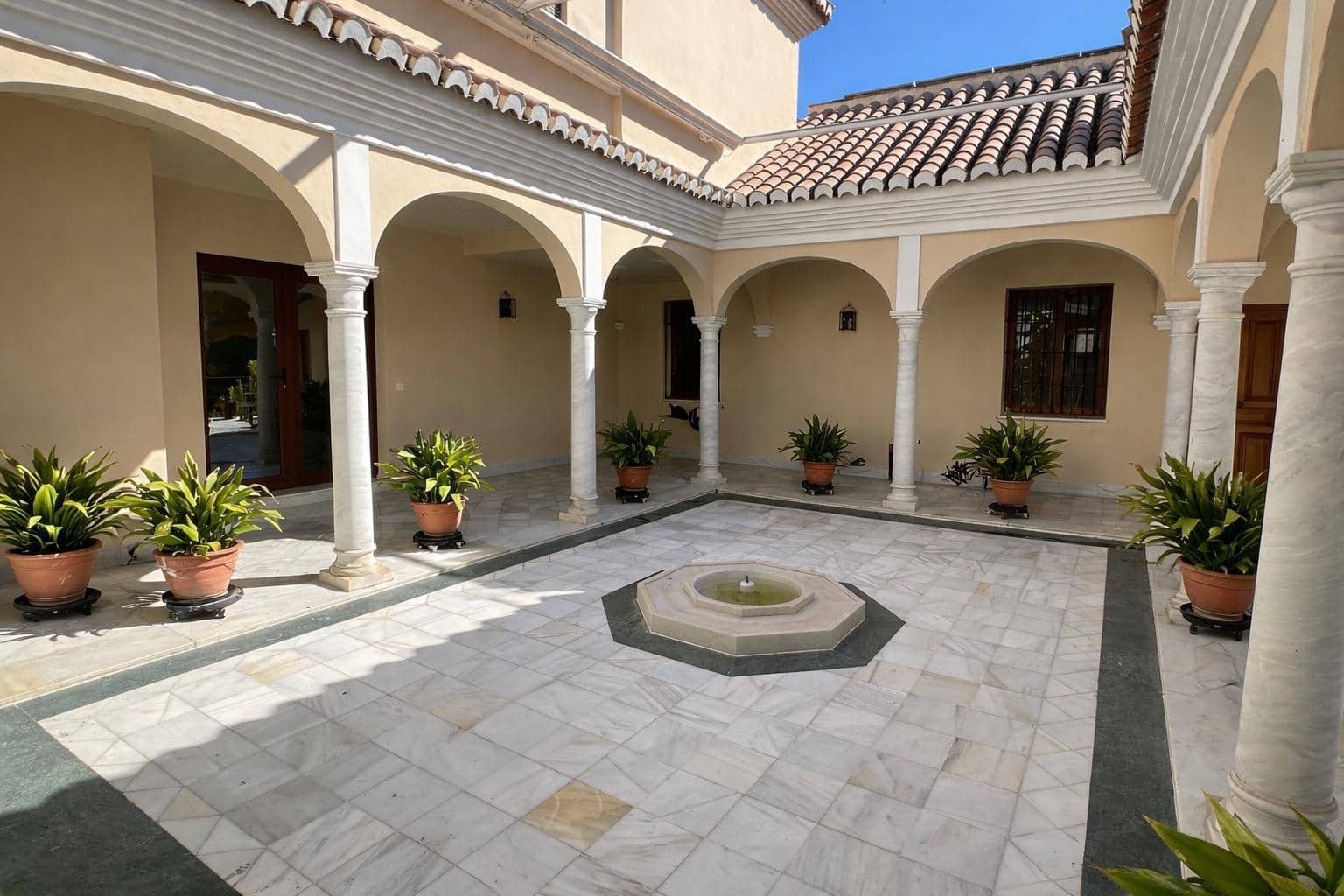 7 sypialnia Willa na sprzedaż w Otura z basenem garażem - 1 295 000 € (Ref: 9813250)