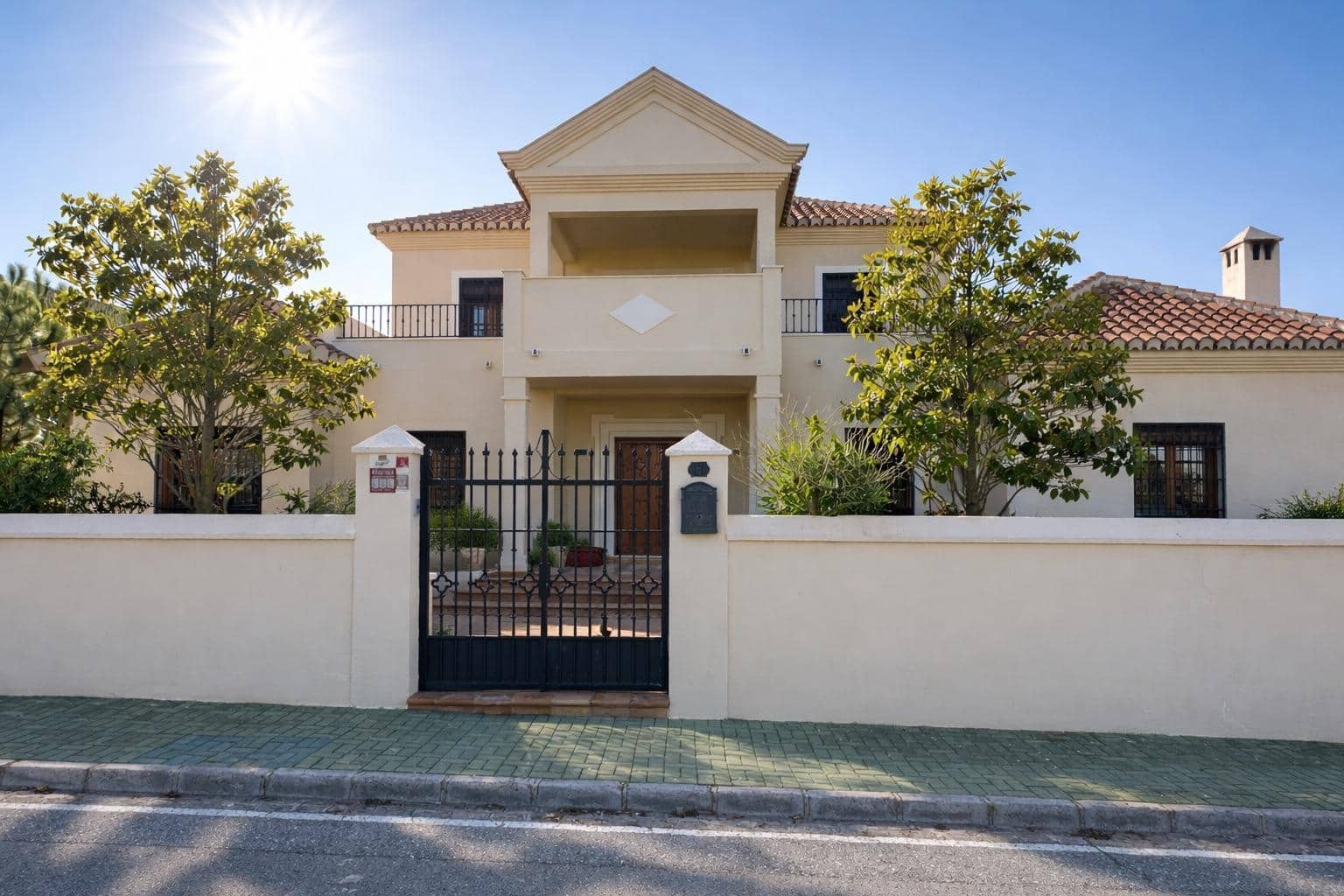 7 sypialnia Willa na sprzedaż w Otura z basenem garażem - 1 295 000 € (Ref: 9813250)