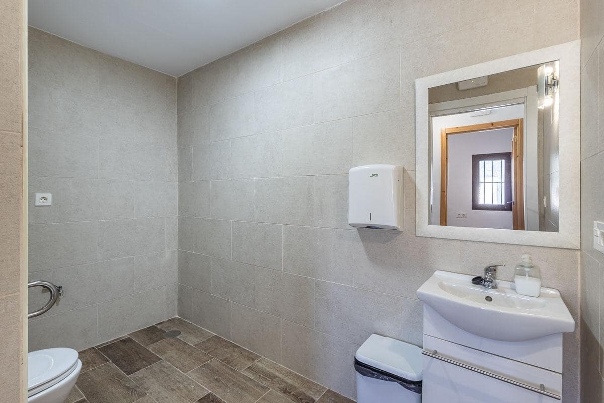 7 chambre Local Commercial à vendre à Arenas del Rey avec piscine - 380 000 € (Ref: 9820307)
