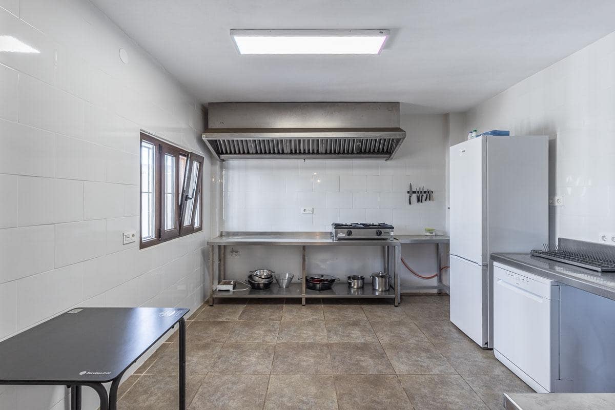 7 chambre Local Commercial à vendre à Arenas del Rey avec piscine - 380 000 € (Ref: 9820307)