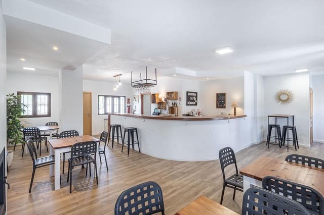8 slaapkamer Commercieel te koop in Arenas del Rey met zwembad - € 345.000 (Ref: 9820307)