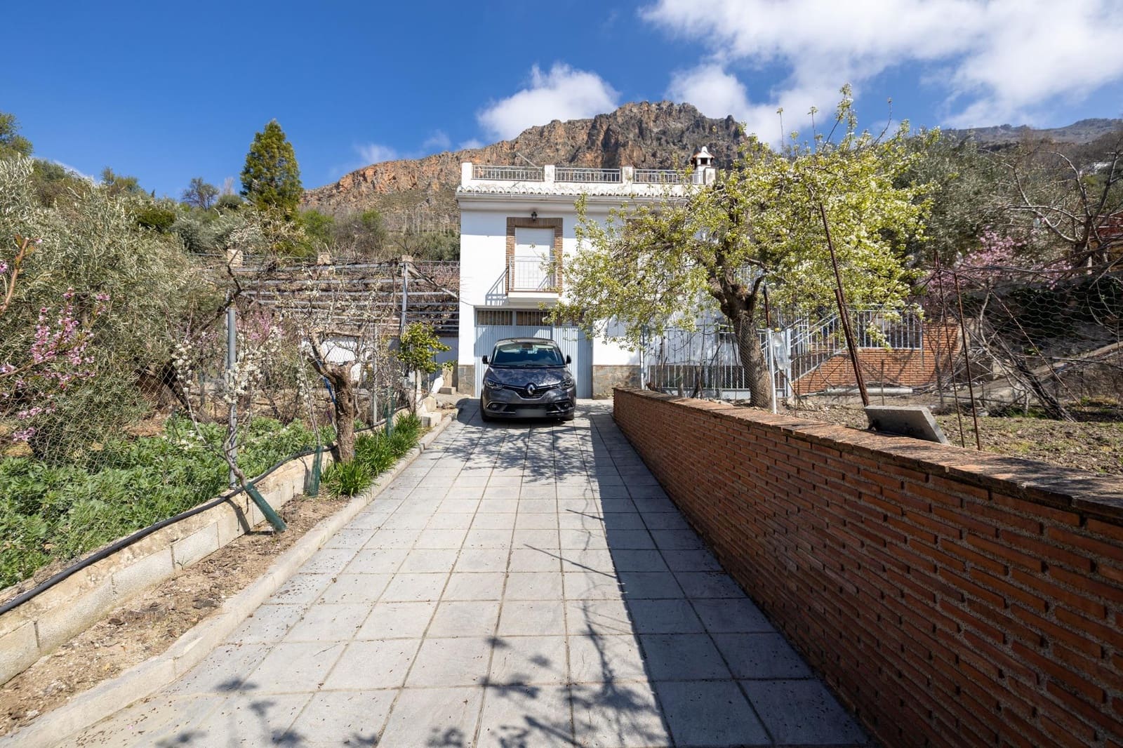 6 bedroom Villa for sale in Guejar Sierra with pool garage - € 430,000 (Ref: 9831215)
