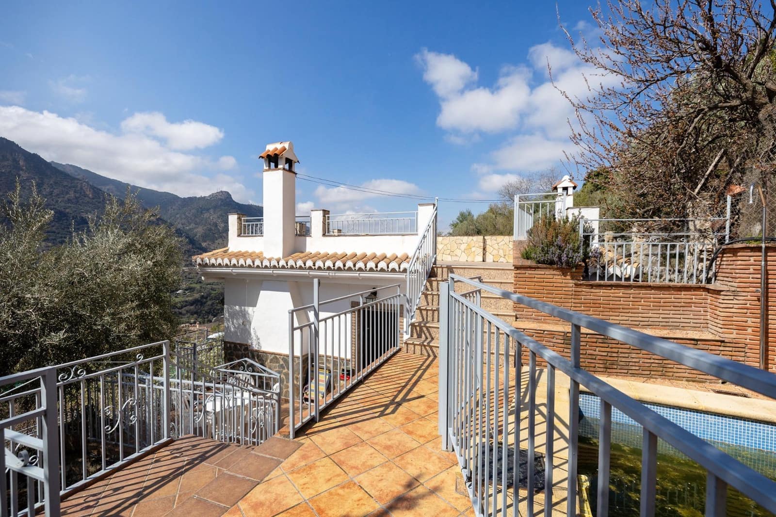 6 bedroom Villa for sale in Guejar Sierra with pool garage - € 430,000 (Ref: 9831215)