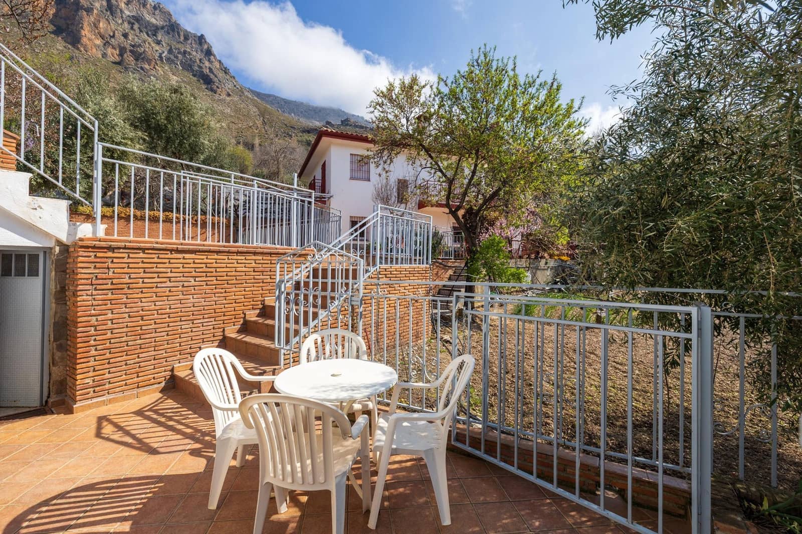 6 bedroom Villa for sale in Guejar Sierra with pool garage - € 430,000 (Ref: 9831215)