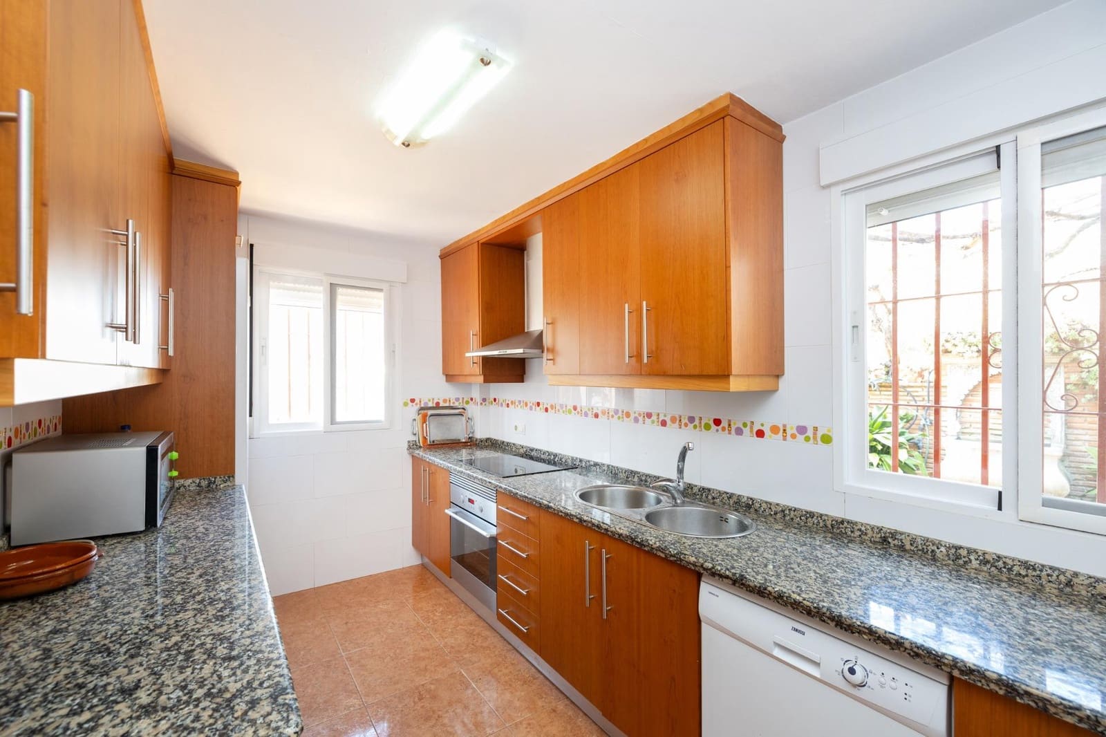 6 bedroom Villa for sale in Guejar Sierra with pool garage - € 430,000 (Ref: 9831215)