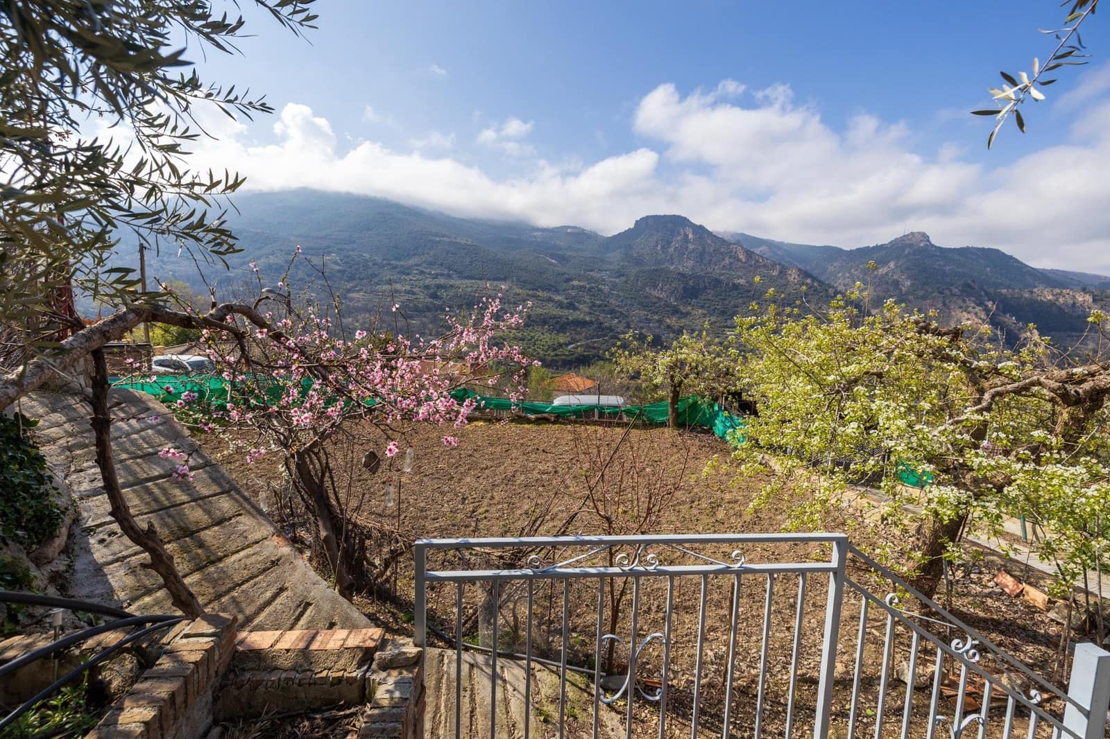 6 bedroom Villa for sale in Guejar Sierra with pool garage - € 430,000 (Ref: 9831215)