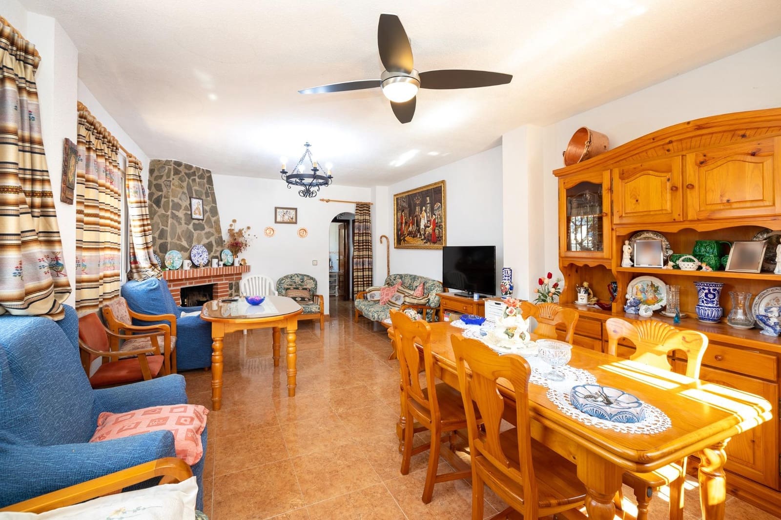 6 bedroom Villa for sale in Guejar Sierra with pool garage - € 430,000 (Ref: 9831215)