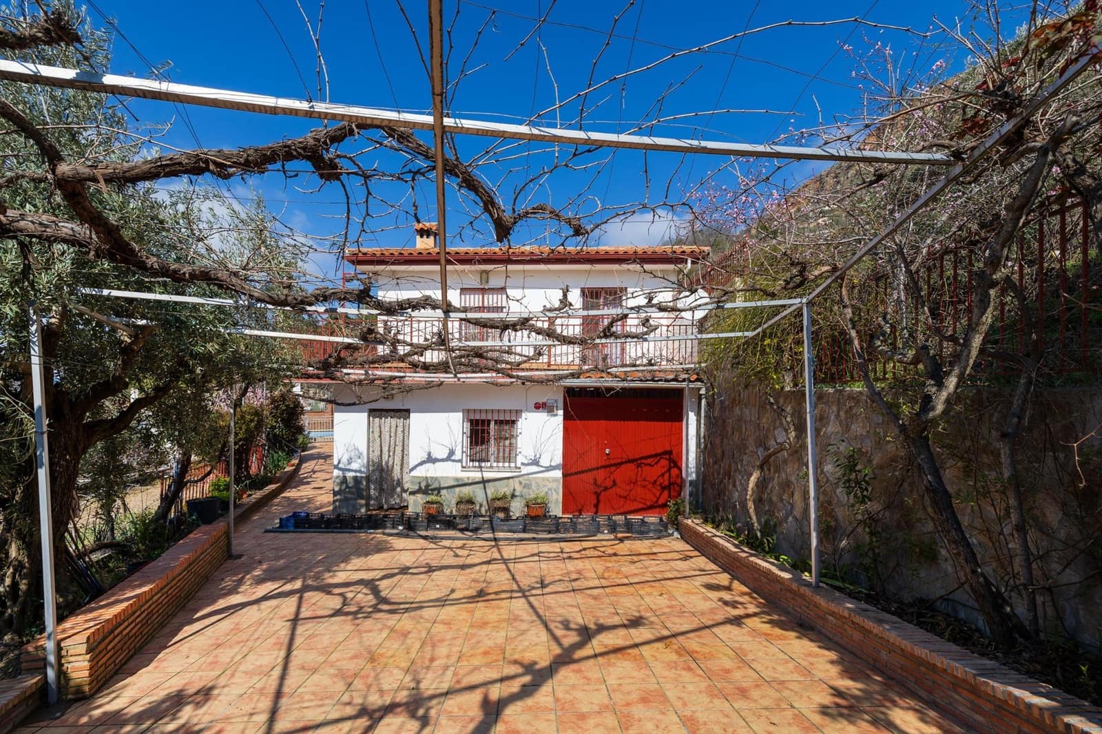 6 bedroom Villa for sale in Guejar Sierra with pool garage - € 430,000 (Ref: 9831215)