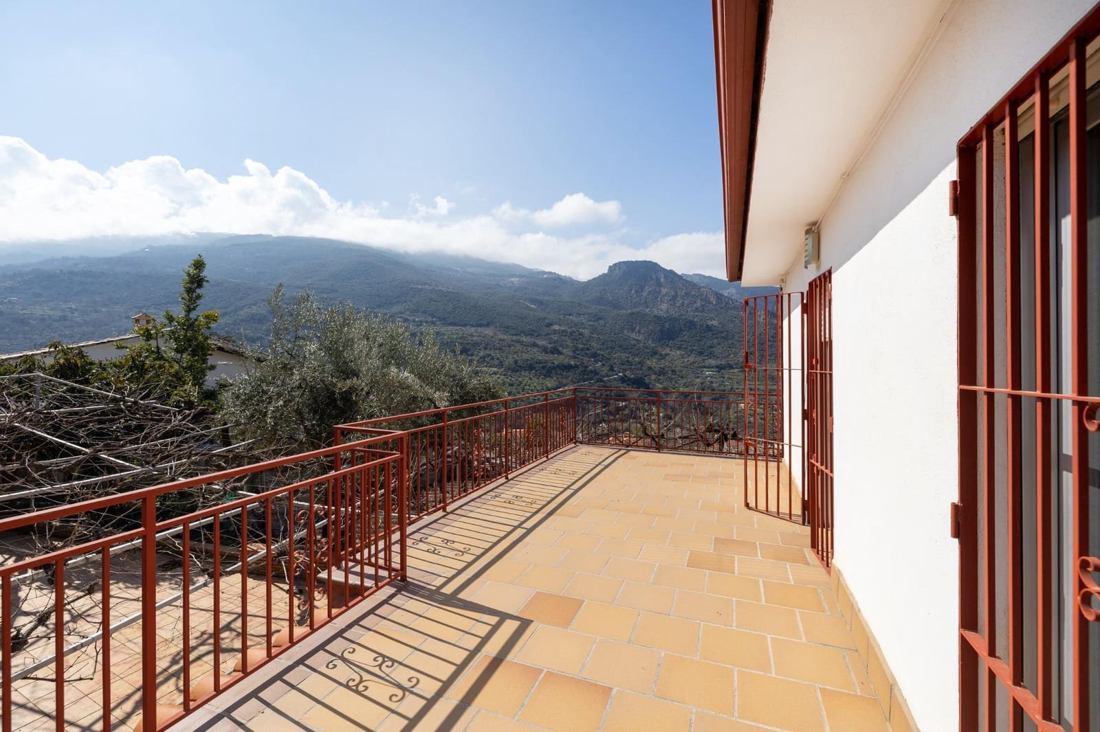 6 bedroom Villa for sale in Guejar Sierra with pool garage - € 430,000 (Ref: 9831215)