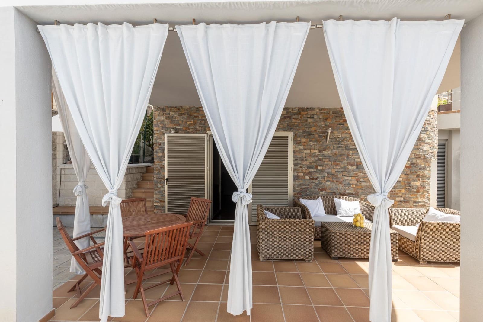 5 bedroom Villa for sale in Alfacar with pool garage - € 455,000 (Ref: 9831216)