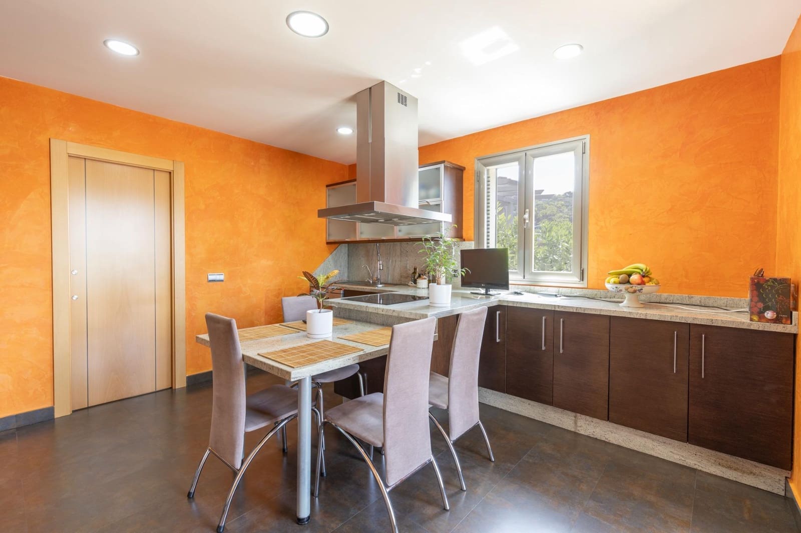 5 bedroom Villa for sale in Alfacar with pool garage - € 455,000 (Ref: 9831216)