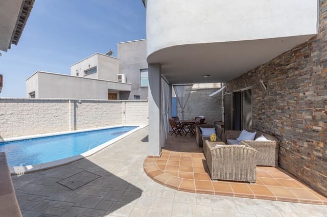 5 bedroom Villa for sale in Alfacar with pool garage - € 455,000 (Ref: 9831216)