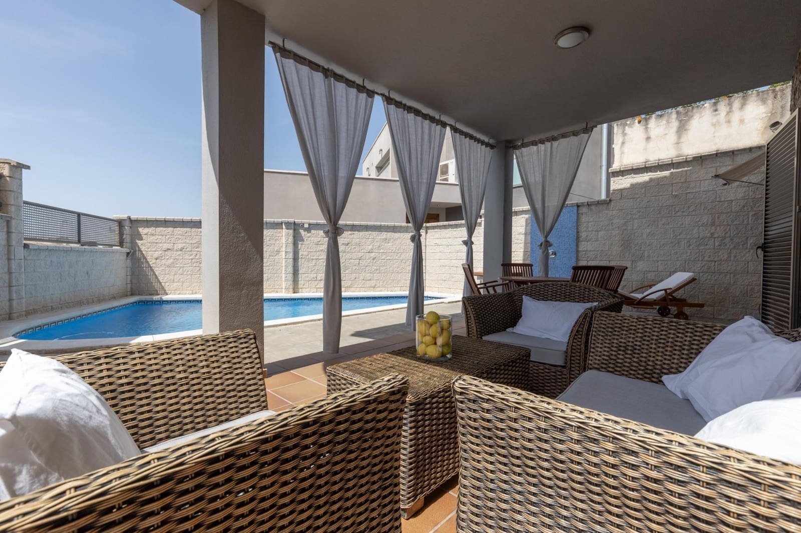 5 bedroom Villa for sale in Alfacar with pool garage - € 455,000 (Ref: 9831216)