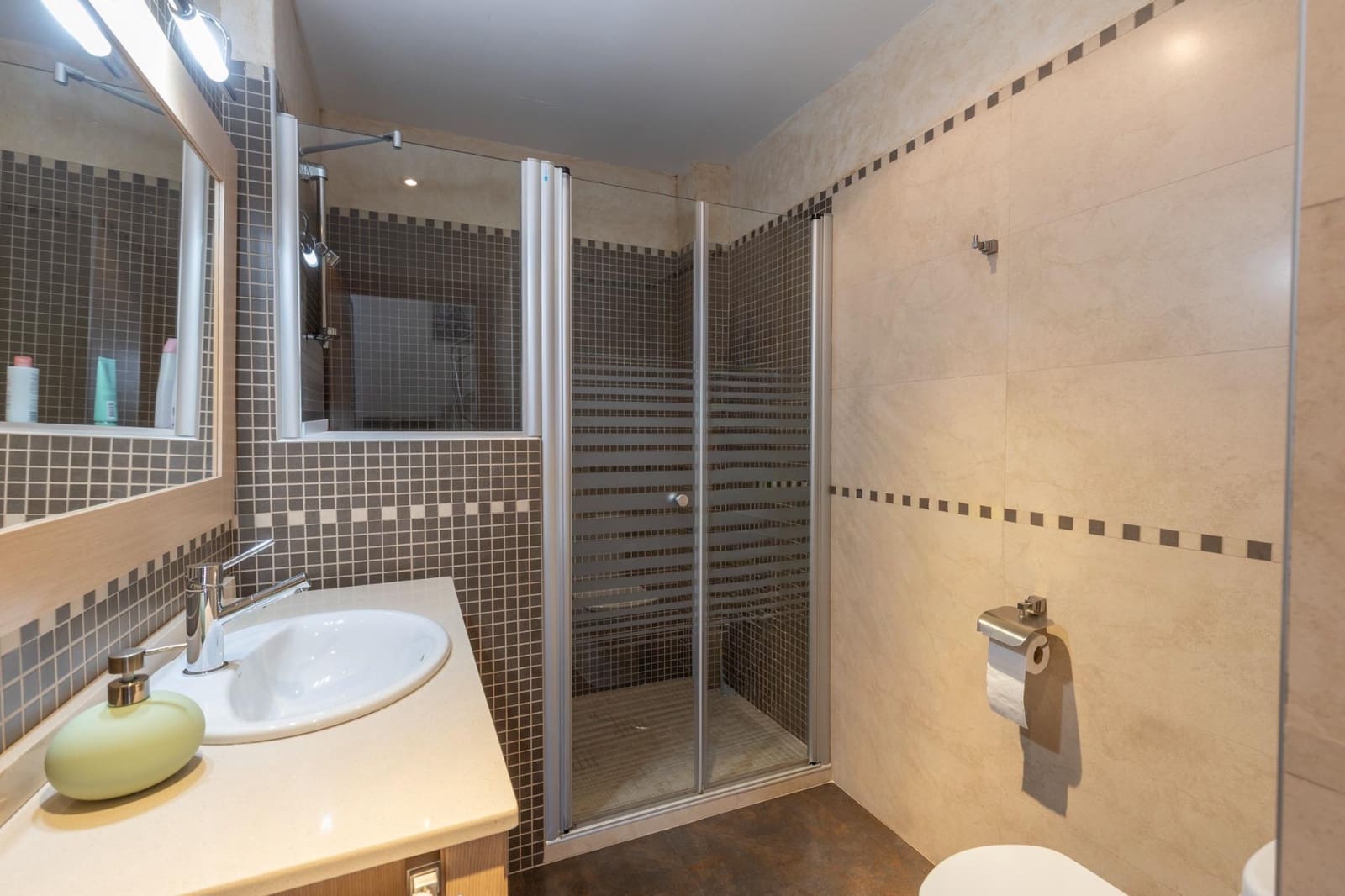 5 bedroom Villa for sale in Alfacar with pool garage - € 455,000 (Ref: 9831216)