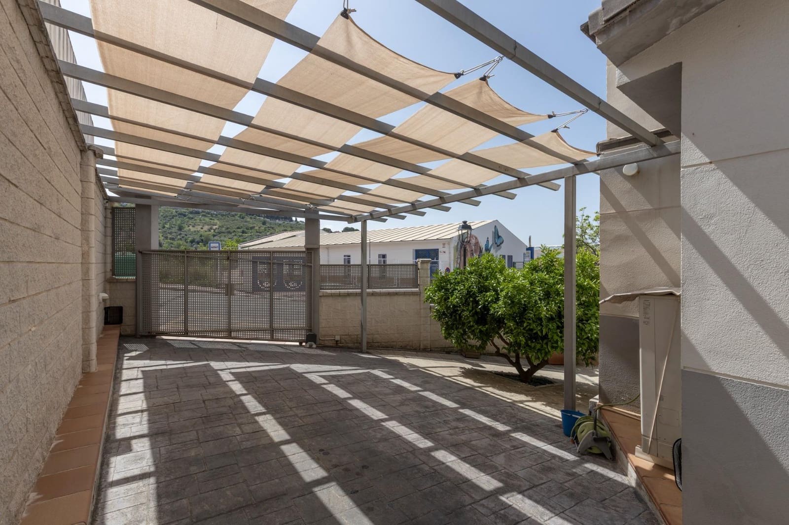 5 bedroom Villa for sale in Alfacar with pool garage - € 455,000 (Ref: 9831216)