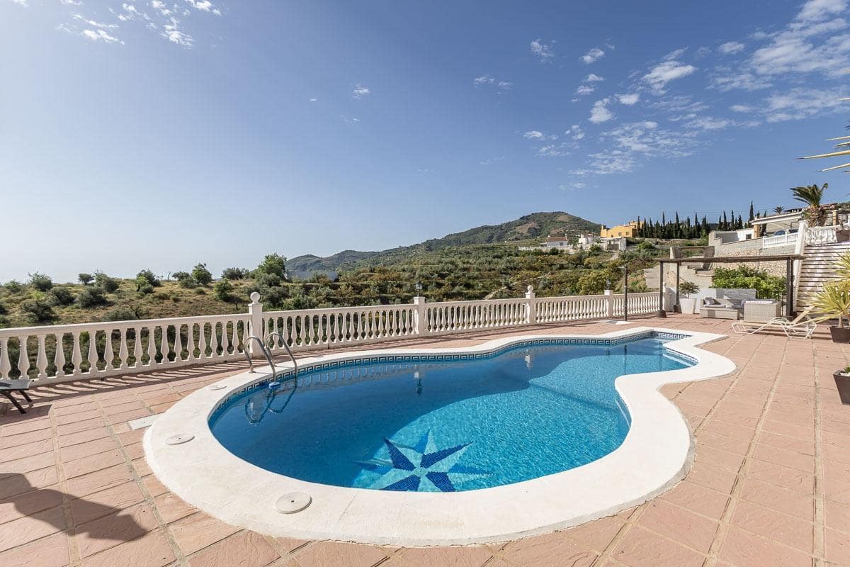 5 bedroom Villa for sale in Itrabo with pool garage - € 689,000 (Ref: 9831217)