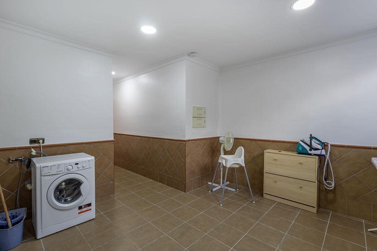 5 bedroom Villa for sale in Itrabo with pool garage - € 689,000 (Ref: 9831217)