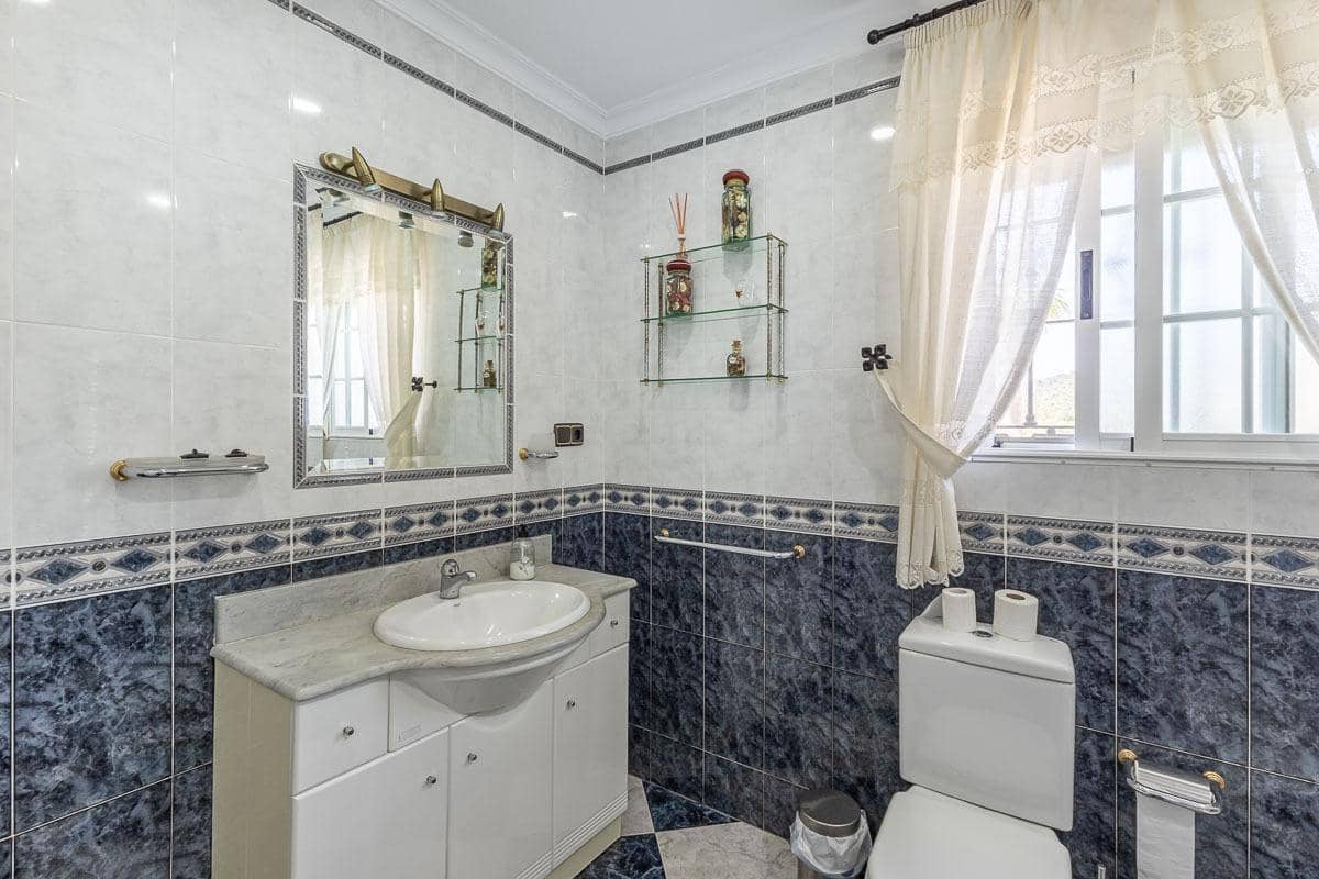 5 bedroom Villa for sale in Itrabo with pool garage - € 689,000 (Ref: 9831217)