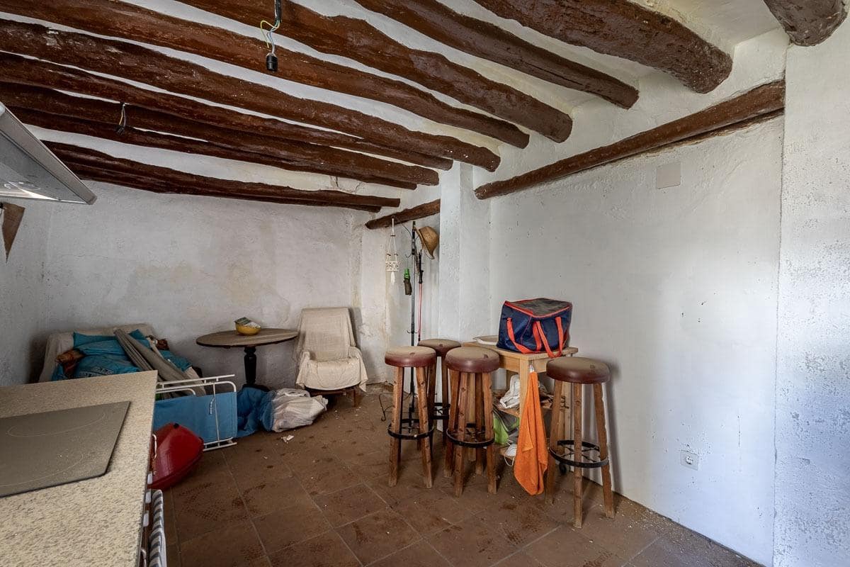5 bedroom Villa for sale in Alhama de Granada - € 55,000 (Ref: 9866878)
