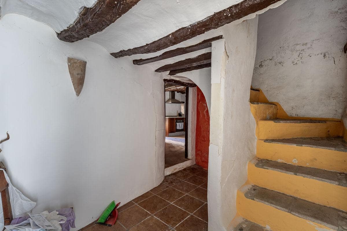 5 bedroom Villa for sale in Alhama de Granada - € 55,000 (Ref: 9866878)