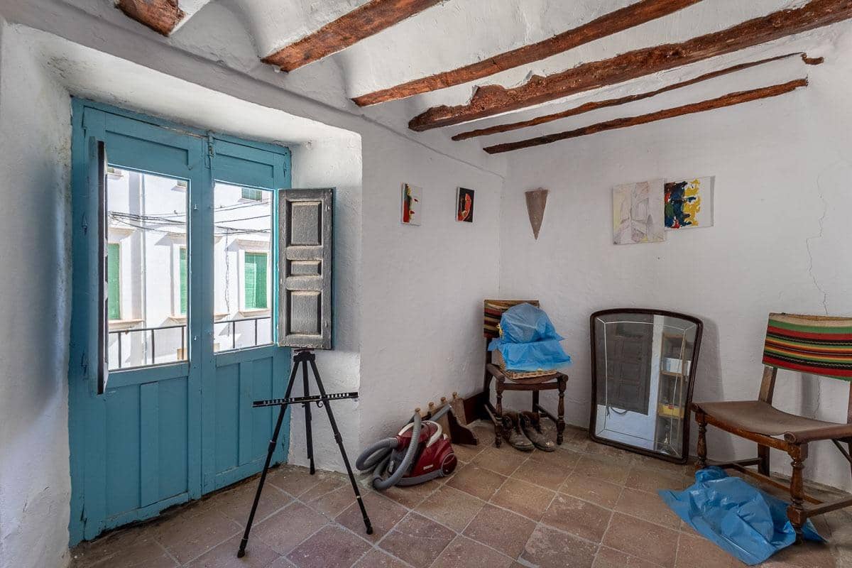 5 bedroom Villa for sale in Alhama de Granada - € 55,000 (Ref: 9866878)