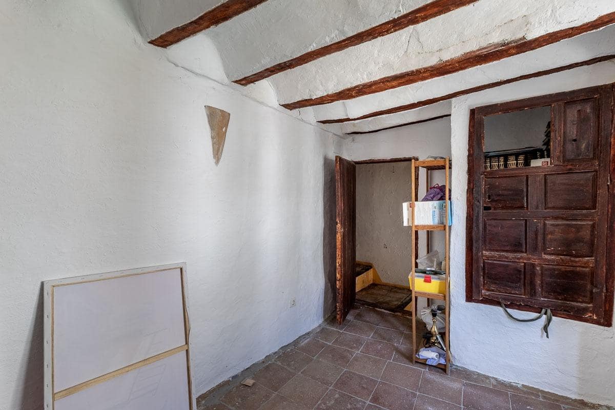 5 bedroom Villa for sale in Alhama de Granada - € 55,000 (Ref: 9866878)