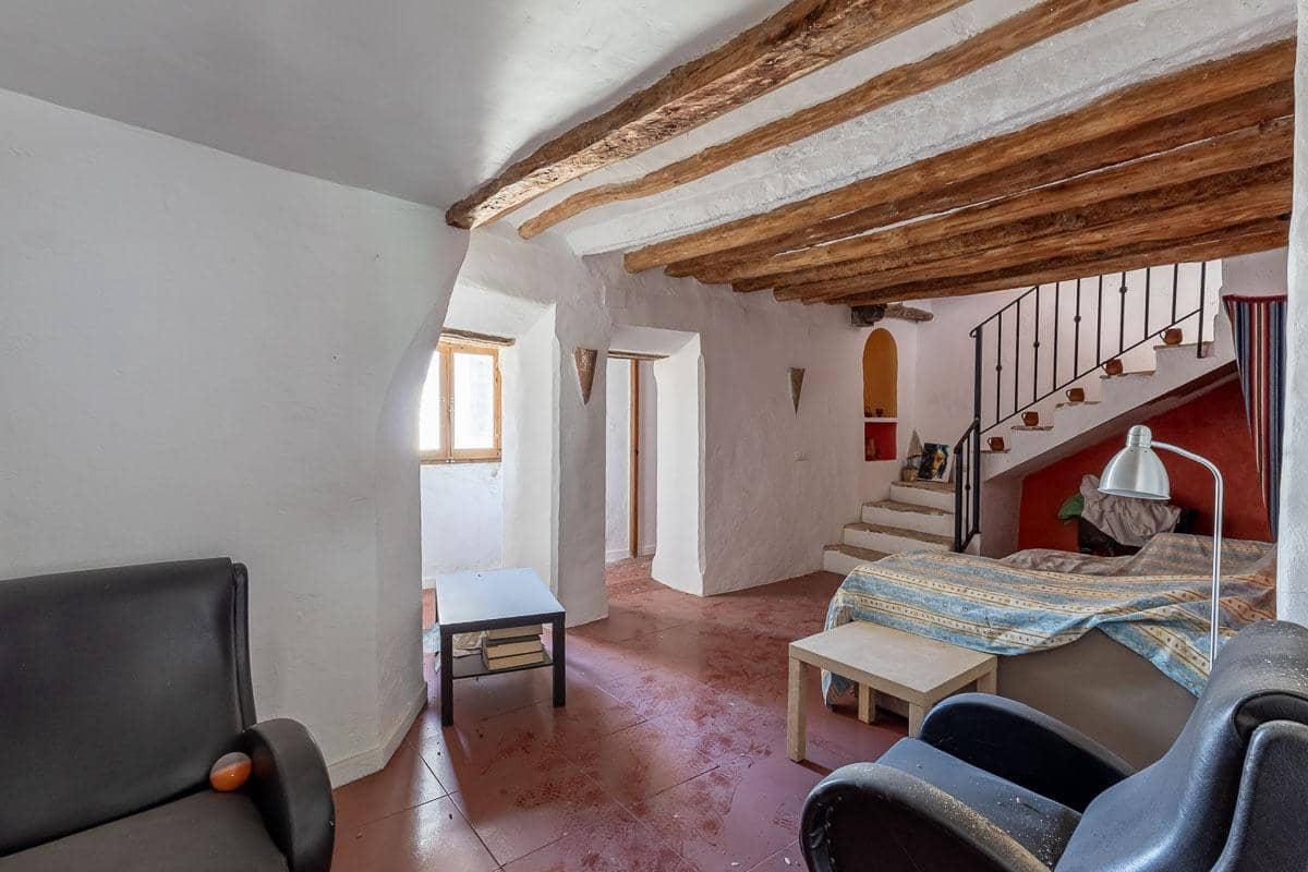 5 bedroom Villa for sale in Alhama de Granada - € 55,000 (Ref: 9866878)