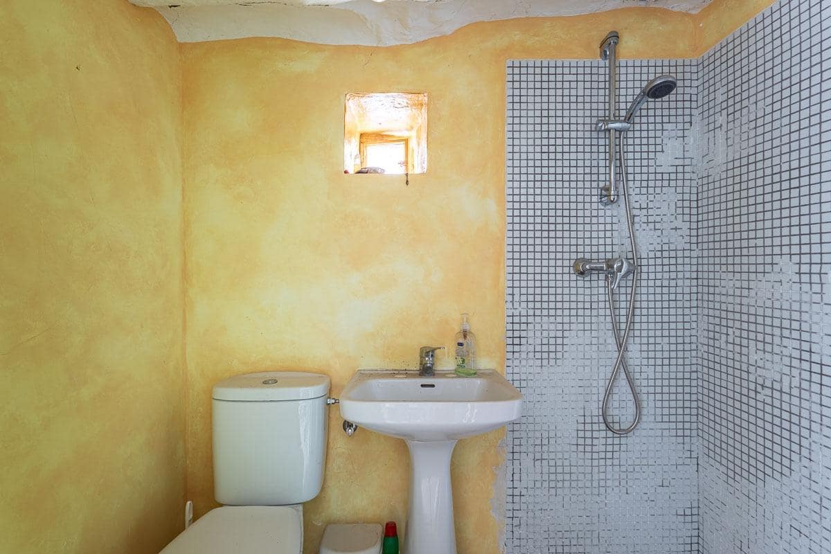 5 bedroom Villa for sale in Alhama de Granada - € 55,000 (Ref: 9866878)