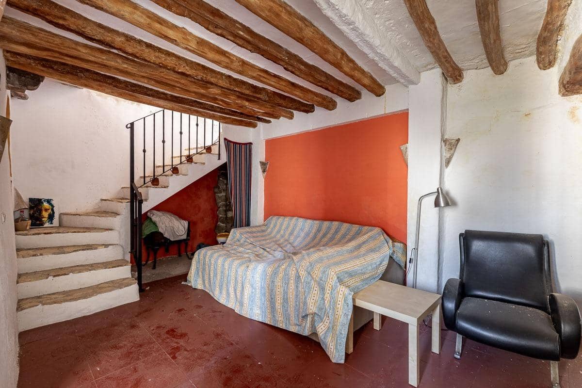 5 bedroom Villa for sale in Alhama de Granada - € 55,000 (Ref: 9866878)