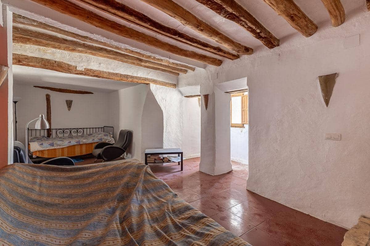 5 bedroom Villa for sale in Alhama de Granada - € 55,000 (Ref: 9866878)