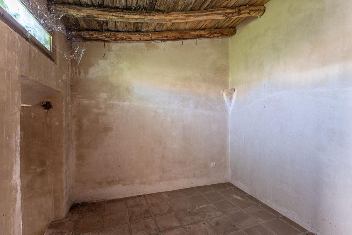 5 bedroom Villa for sale in Alhama de Granada - € 55,000 (Ref: 9866878)
