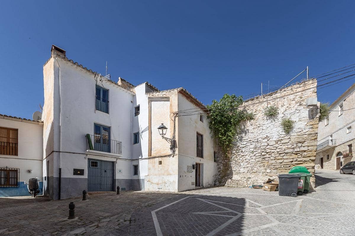 5 bedroom Villa for sale in Alhama de Granada - € 55,000 (Ref: 9866878)