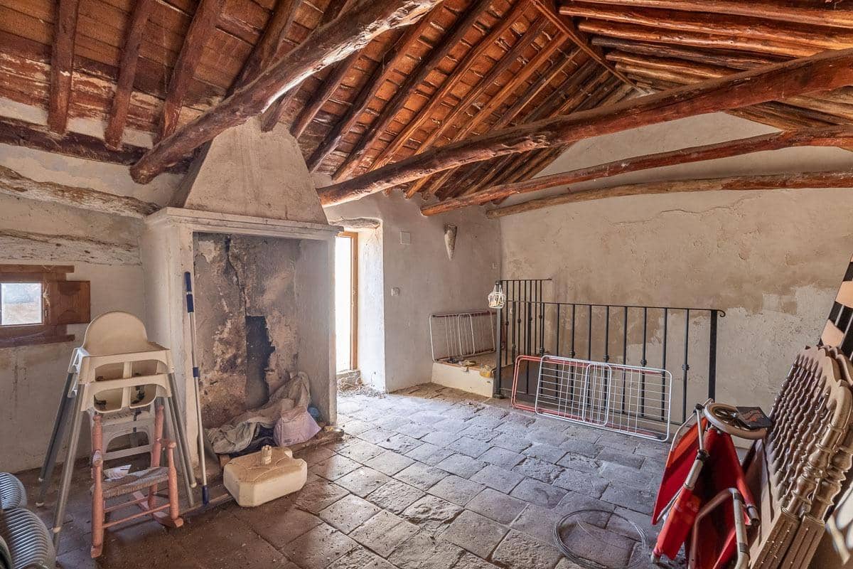 5 bedroom Villa for sale in Alhama de Granada - € 55,000 (Ref: 9866878)