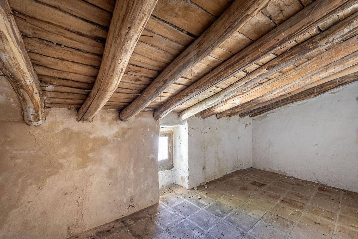 5 bedroom Villa for sale in Alhama de Granada - € 55,000 (Ref: 9866878)